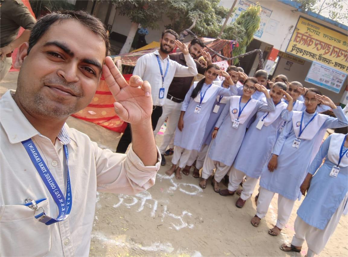 Surander Sir with Students